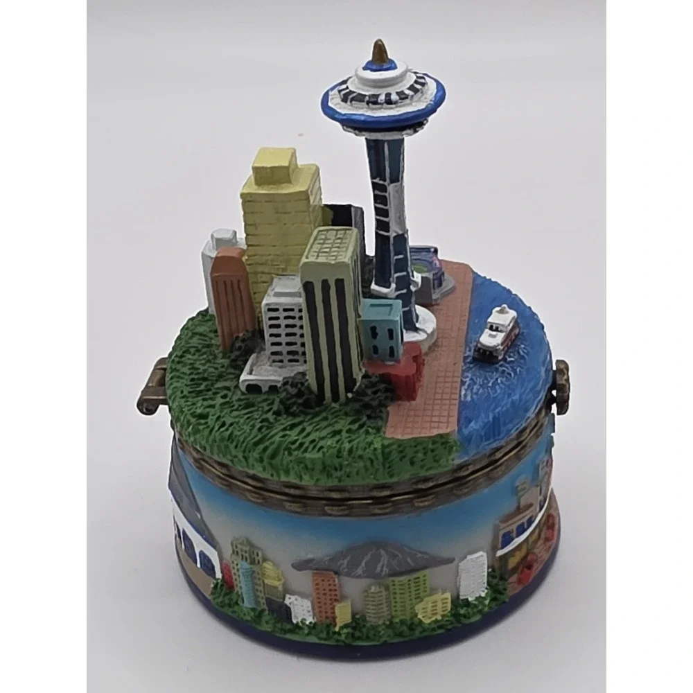 2012 Seattle Great Wheel 3D Decorated Ceramic Blue Trinket Box Felt Bottom
